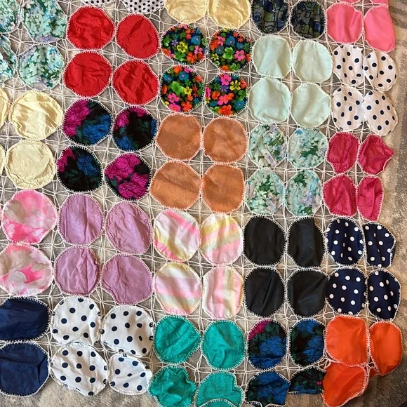 Yo yo Quilt top VTG fabric 63” x 94” crochet bed cover wall hanging art granny - Picture 3 of 15